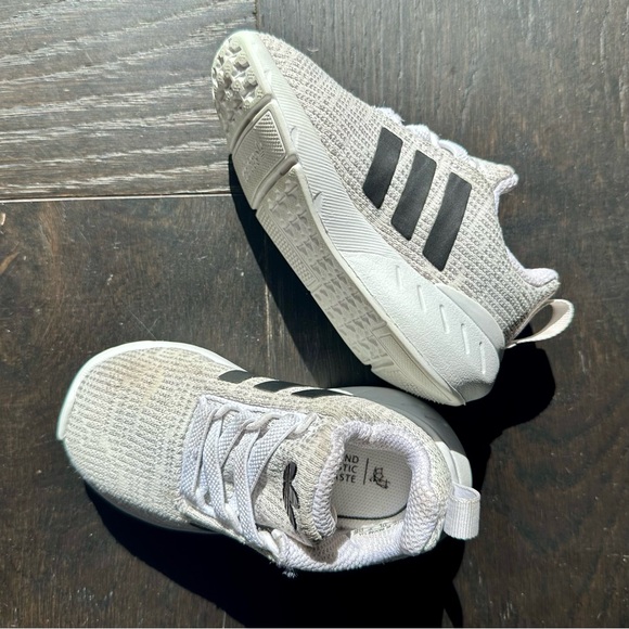 Adidas Swift Run size 5.5 - Picture 9 of 13